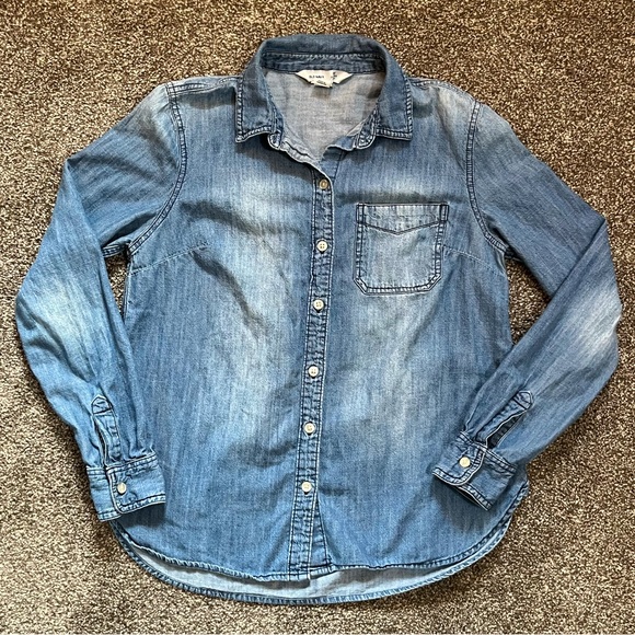 Old Navy The Classic Shirt Chambray Button Down - Picture 1 of 8